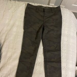 VANILLASTAR Mid Rise Pull-on Camo Jeans